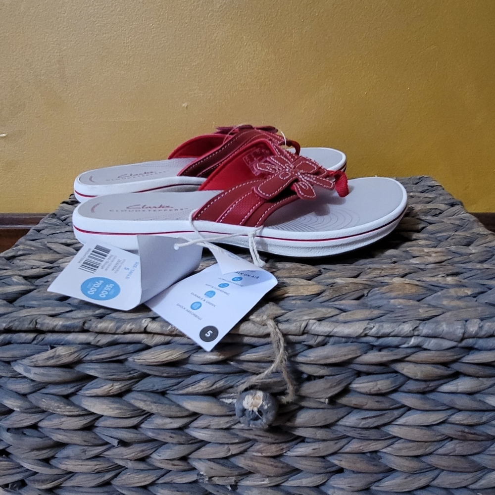 Clarks Women's Cloud Steppers Red Sandals Size 5 - Picture 5 of 10